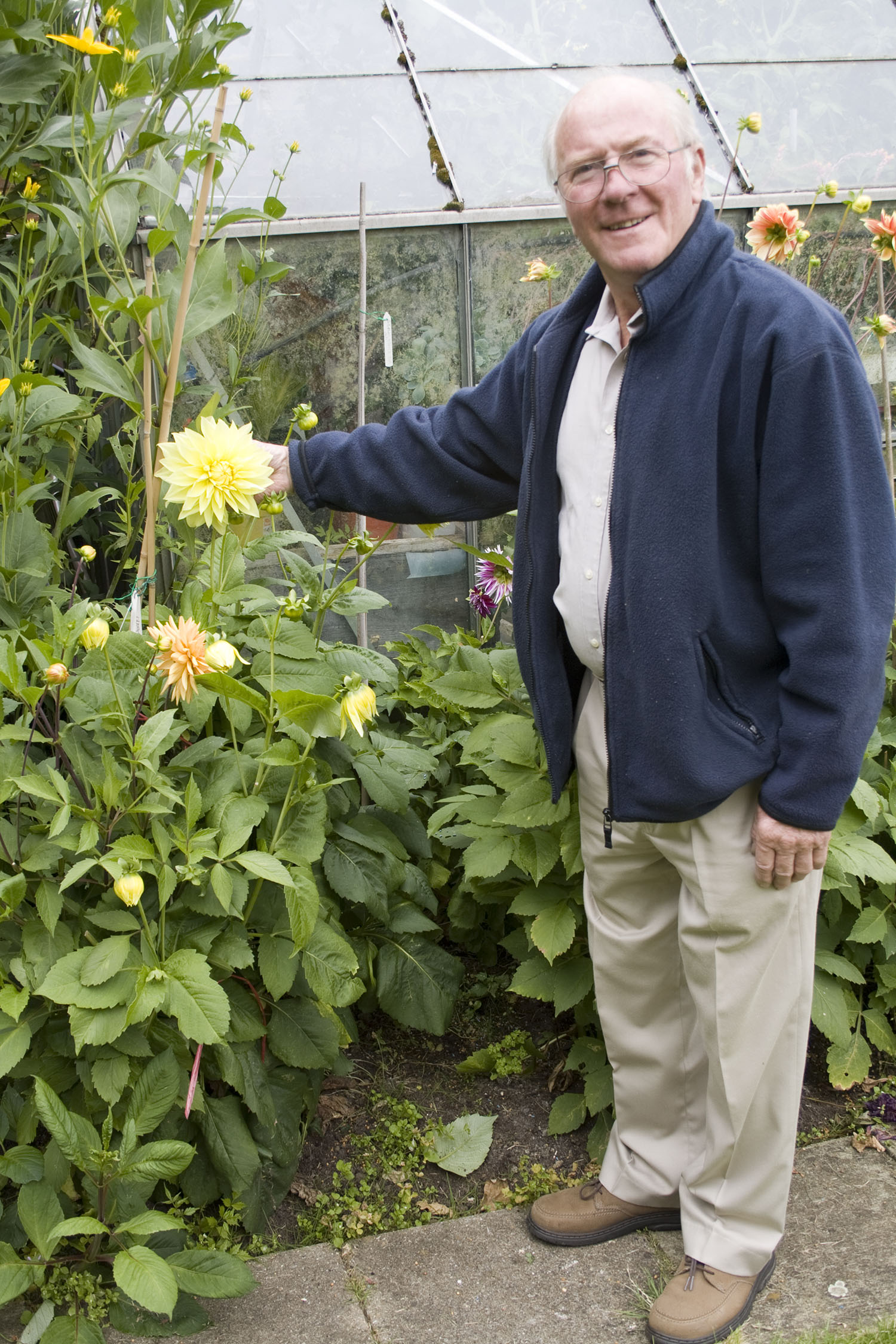 Dick Barnes in garden - 2007