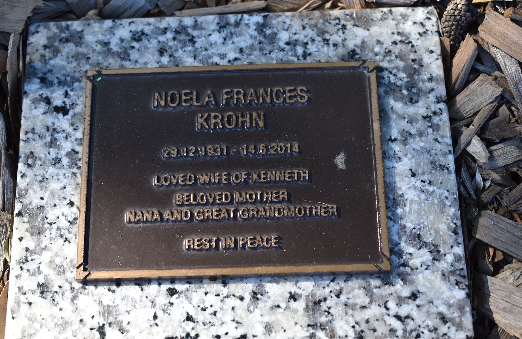 Noela Kelly plaque